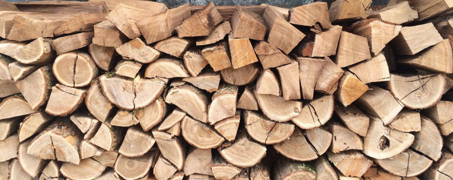 Дубовые дрова имеют наивысшую температуру горения